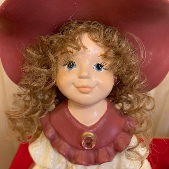 Victorian Girl Music Box - You Light Up My Life - Picture 2 of 6